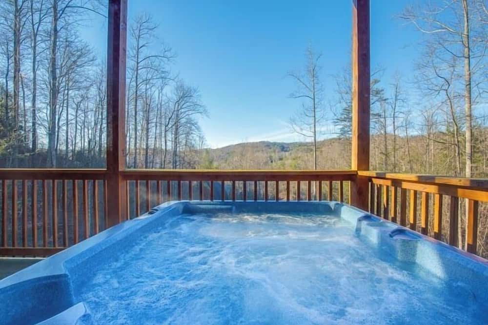 Apple Bear Lodge by Jackson Mountain Rentals