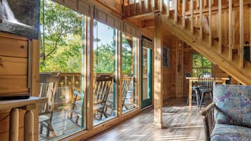 Studio (1 Bedroom) | Property amenity