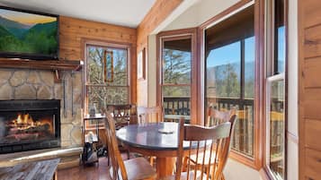 Studio (2 Bedrooms) | Tiện nghi, dịch vụ nơi lưu trú