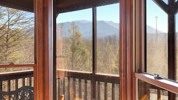 Studio (2 Bedrooms) | Tiện nghi, dịch vụ nơi lưu trú