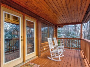 Studio (2 Bedrooms) | Property amenity - Dew South by Jackson Mountain Rentals (Gatlinburg)