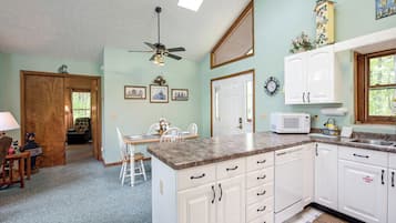 Studio (2 Bedrooms) | Property amenity