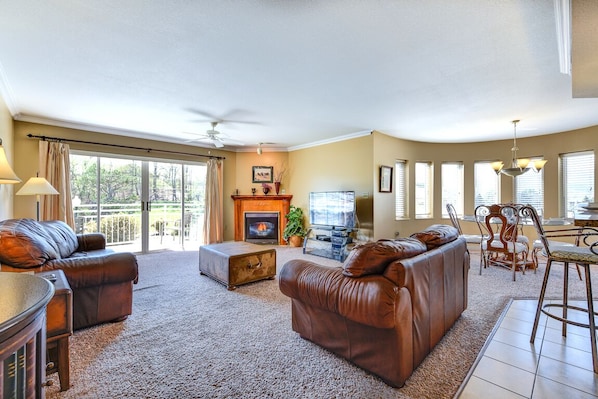 Condo (2 Bedrooms) | Front of property