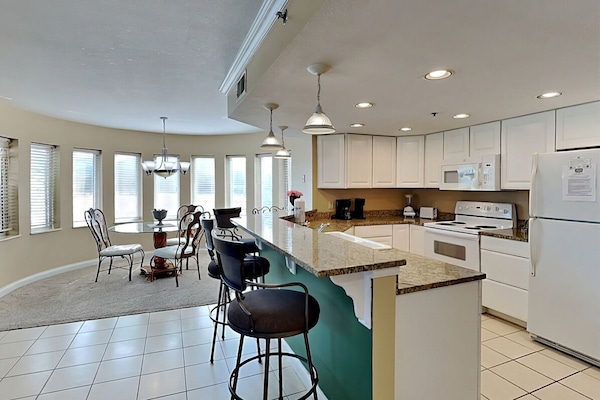 Condo (2 Bedrooms) | Property amenity