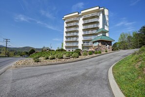 Condo (2 Bedrooms) | Property amenity