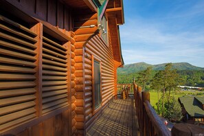 Studio (3 Bedrooms) | Property amenity - Misty Mountain Hideaway by Vtrips (Sevierville)