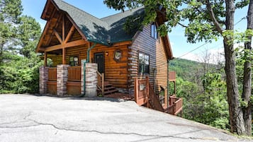Studio (3 Bedrooms) | Property amenity