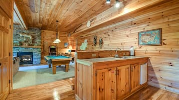 Studio (3 Bedrooms) | Property amenity
