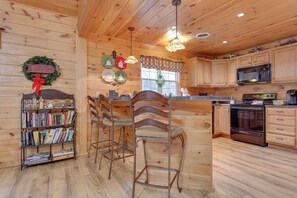 Studio (1 Bedroom) | Property amenity - A Garden Blessing by Jackson Mountain Rentals (Gatlinburg)