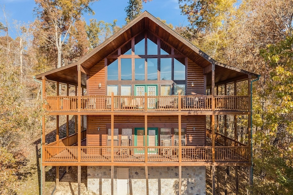 Studio (4 Bedrooms) | Front of property