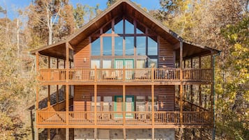 Studio (4 Bedrooms) | Front of property
