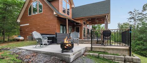 Studio (2 Bedrooms) | Front of property