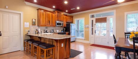 Studio (2 Bedrooms) | Property amenity