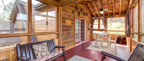 Studio (3 Bedrooms) | Property amenity