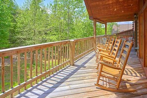 Studio (1 Bedroom) | Front of property - African Safari by Jackson Mountain Rentals (Sevierville)
