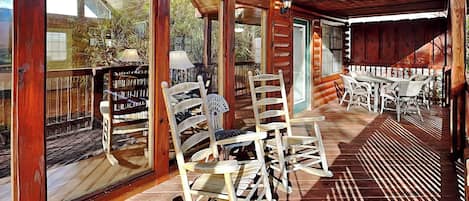 Studio (1 Bedroom) | Property amenity