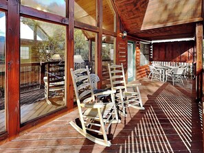 Studio (1 Bedroom) | Property amenity