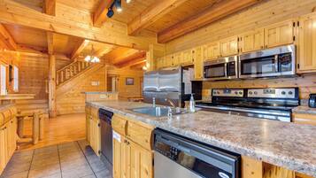 Studio (Multiple Bedrooms) | Property amenity