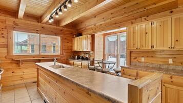 Studio (Multiple Bedrooms) | Property amenity