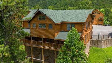 Studio (Multiple Bedrooms) | Property amenity