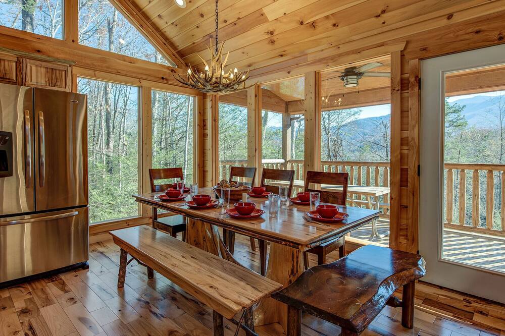 Rocky Top Lookout by Jackson Mountain Rentals