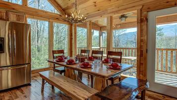 Studio (4 Bedrooms) | Tiện nghi, dịch vụ nơi lưu trú