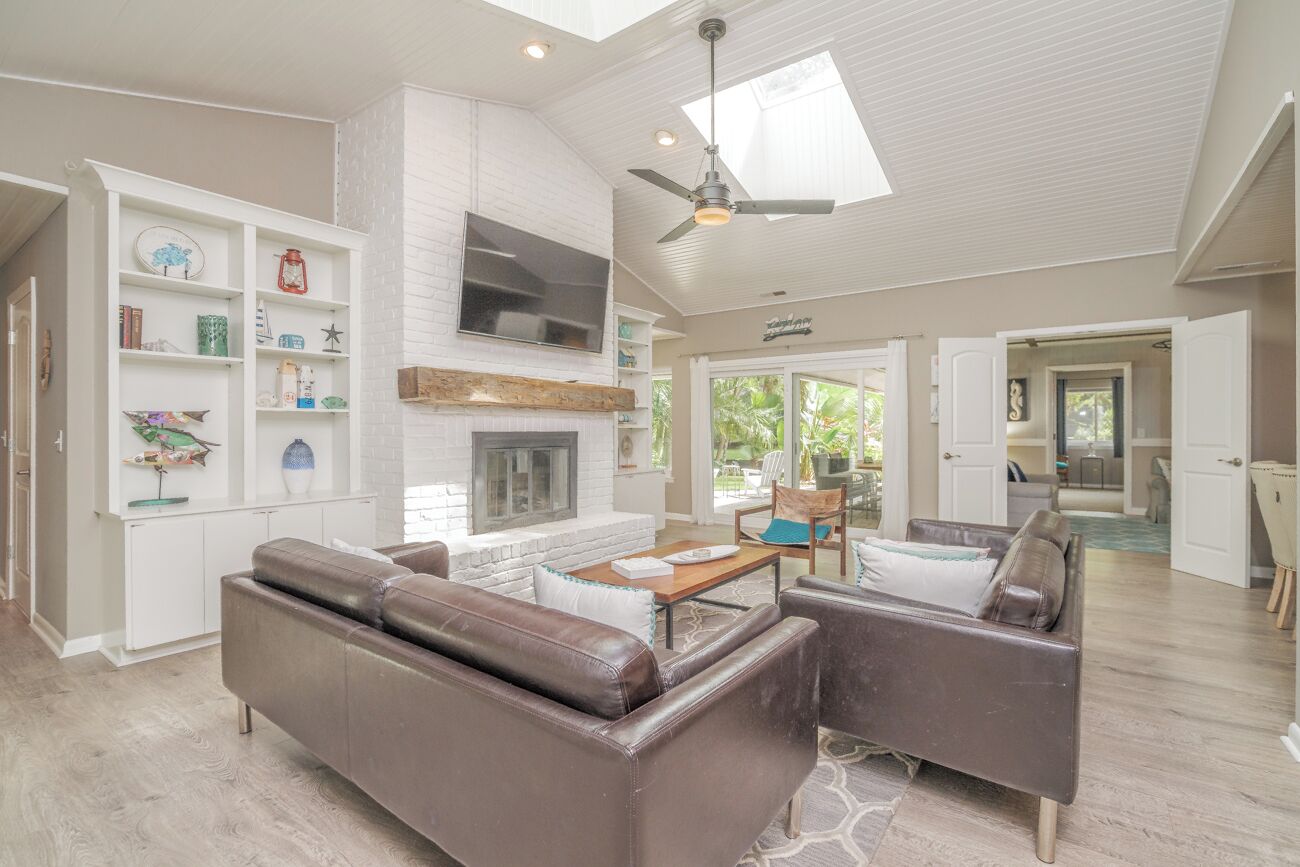 House (4 Bedrooms) | Living area | TV, fireplace