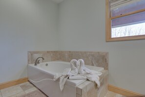 Studio (3 Bedrooms) | Property amenity