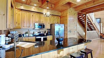 Studio (5 Bedrooms) | Kemudahan hartanah