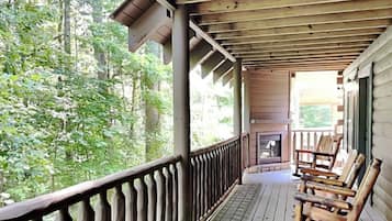 Studio (3 Bedrooms) | Property amenity