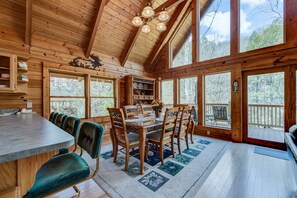 Studio (3 Bedrooms) | Property amenity