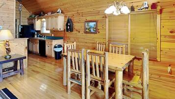 Studio (2 Bedrooms) | Property amenity