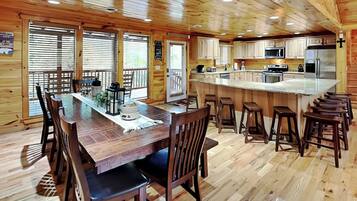 Studio (6 Bedrooms) | Property amenity