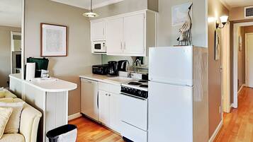 Condo (1 Bedroom) | Property amenity