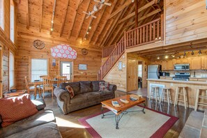 Studio (3 Bedrooms) | Living area | 40-inch flat-screen TV with digital channels, TV, fireplace - Take It Easy by Jackson Mountain Rentals (Pigeon Forge)