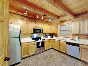 Studio (3 Bedrooms) | Property amenity