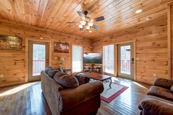 Studio (3 Bedrooms) | Property amenity