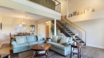 Condo (2 Bedrooms) | Front of property