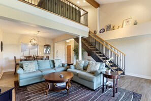 Condo (2 Bedrooms) | Front of property