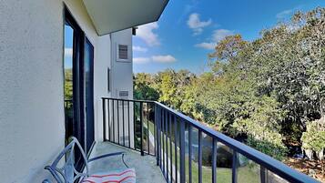 Condo, 1 King Bed with Sofa bed, Balcony, Garden View (Forest Beach Villa 306 - No Pets Allowed) | Pemandangan dari kamar