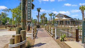 Condo (2 Bedrooms) | Property amenity