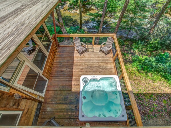 Kabin (Lil Bear's Den) | Bathtub spa outdoor