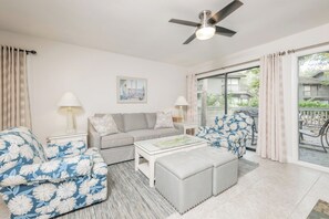Condo (2 Bedrooms) | Front of property