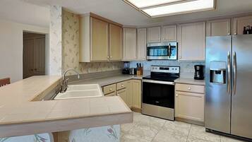 Condo (2 Bedrooms) | Property amenity