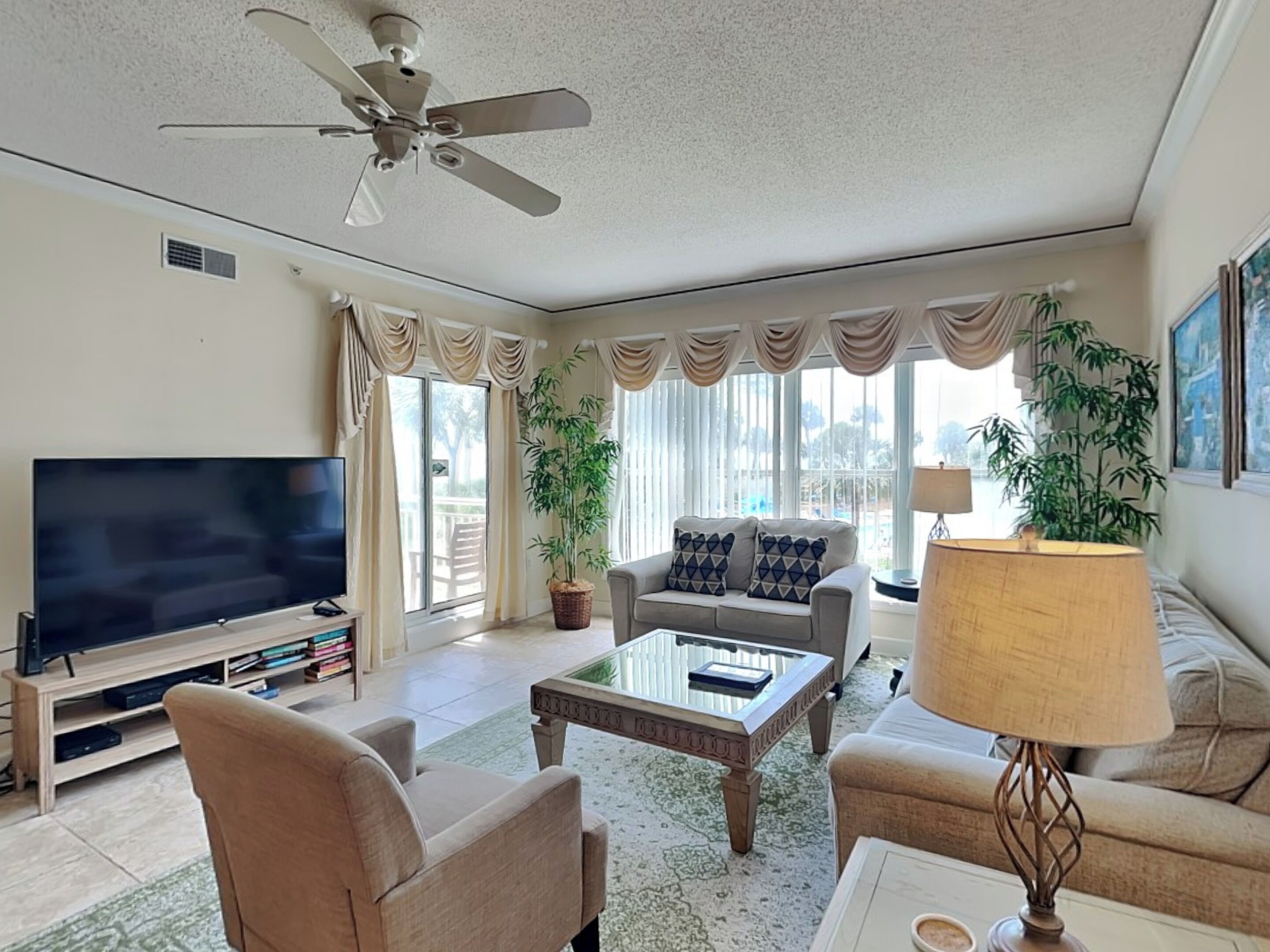 Condo (2 Bedrooms) | Tiện nghi, dịch vụ nơi lưu trú