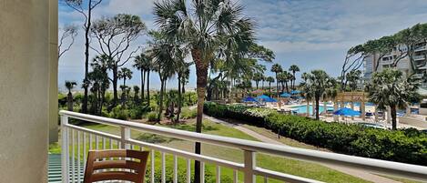 Condo (2 Bedrooms) | Front of property
