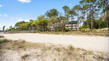 Condo (2 Bedrooms) | Property amenity