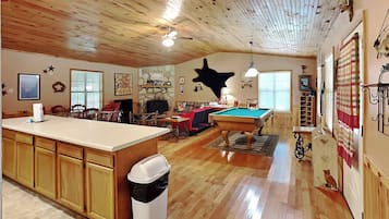 Estudio (2 Bedrooms) | Servicio de la propiedad