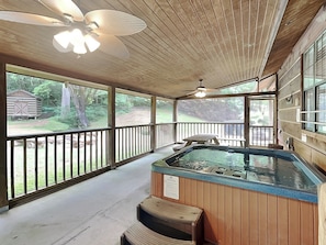 Studio (2 Bedrooms) | Property amenity