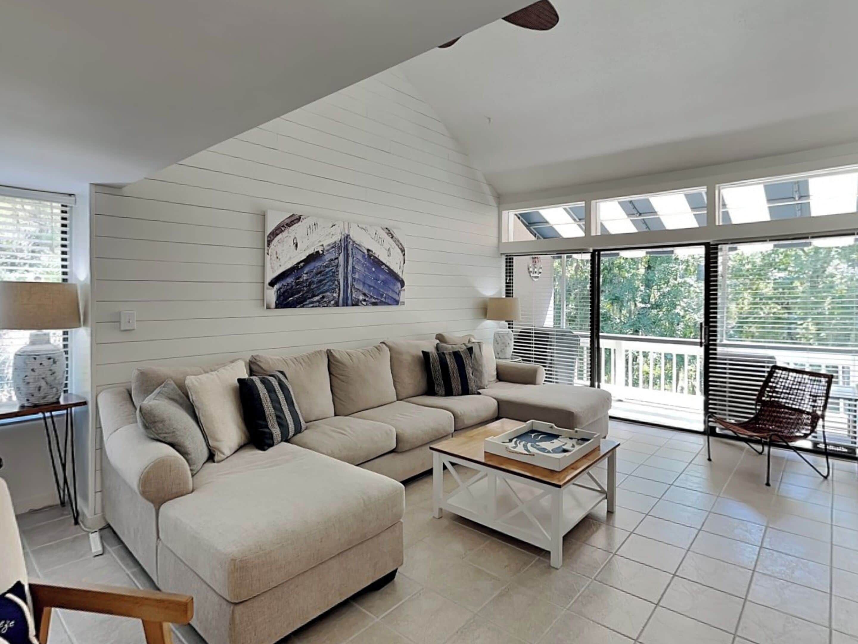 Condo (3 Bedrooms) | Front of property